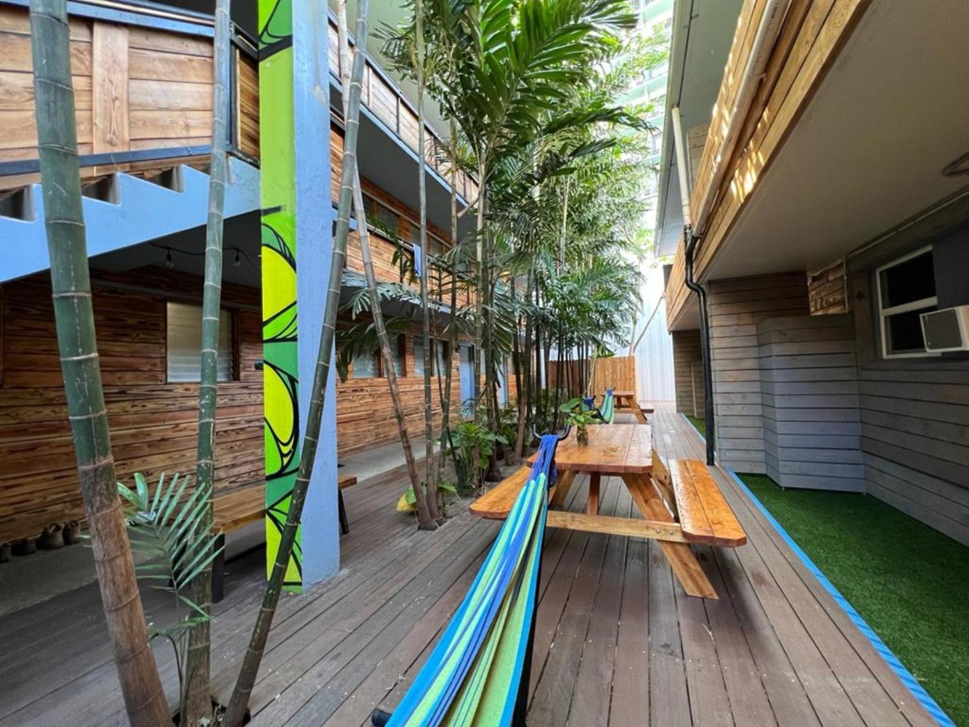 Honu Waikiki By Aloh Hostel Honolulu Exterior photo